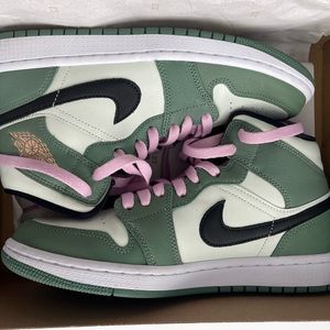 Dutch Green Jordan 1